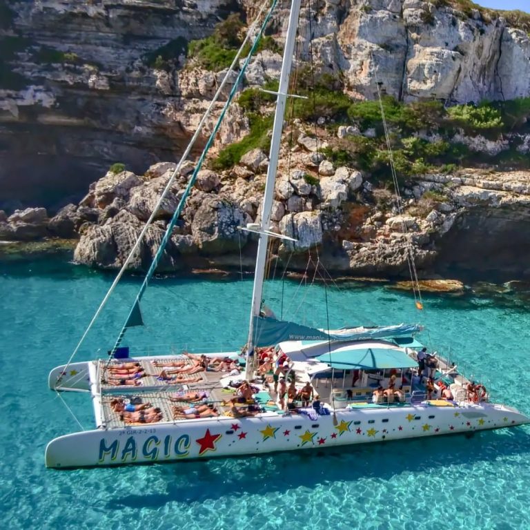 CATAMARAN TOUR
